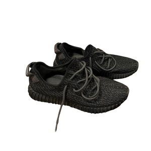 Yeezy Boost 350 'Pirate Black' 2015. Size 9 in mens